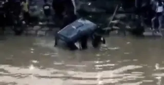 নারায়ণগঞ্জে ফেরিঘাটে যাত্রীসহ সিএনজি পানিতে পড়ে নিহত ২